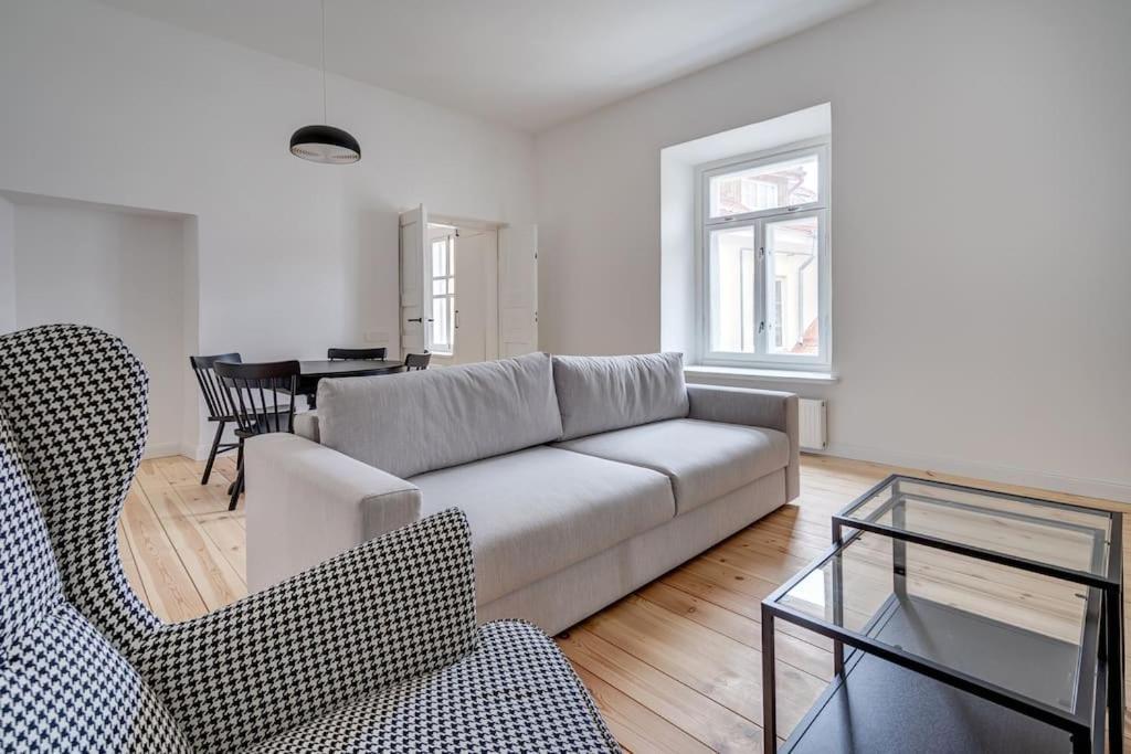 Spacious 2-Bedroom Flat In Old Town By Urban Rent ヴィリニュス エクステリア 写真