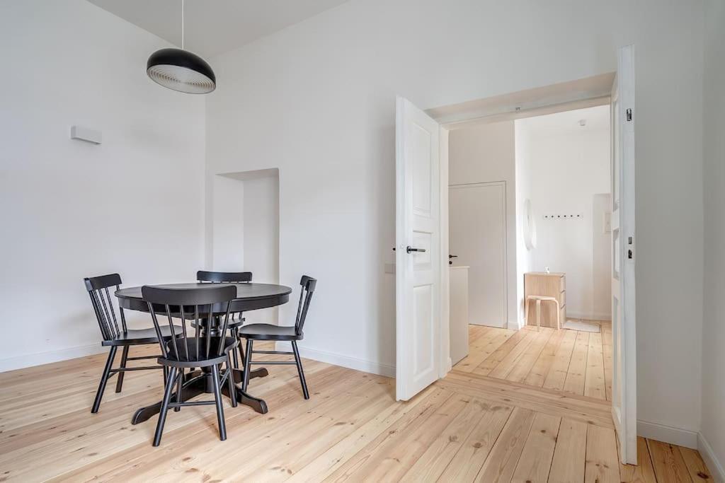 Spacious 2-Bedroom Flat In Old Town By Urban Rent ヴィリニュス エクステリア 写真