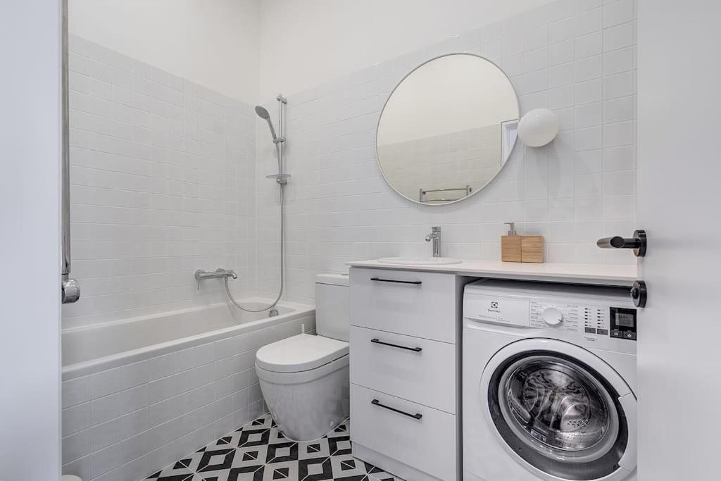 Spacious 2-Bedroom Flat In Old Town By Urban Rent ヴィリニュス エクステリア 写真