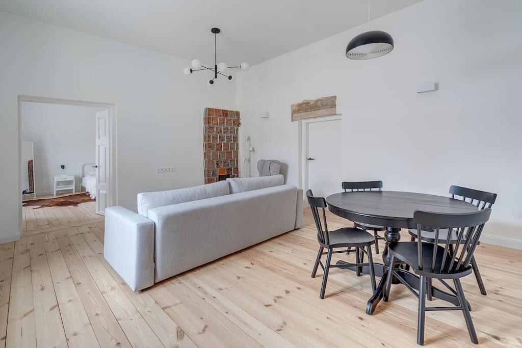 Spacious 2-Bedroom Flat In Old Town By Urban Rent ヴィリニュス エクステリア 写真