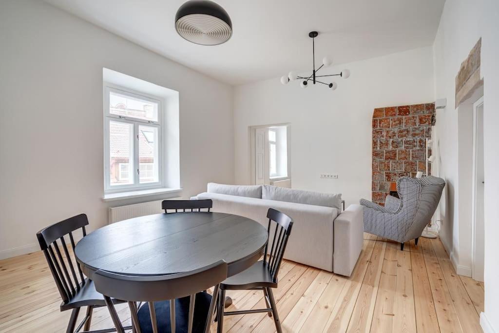 Spacious 2-Bedroom Flat In Old Town By Urban Rent ヴィリニュス エクステリア 写真