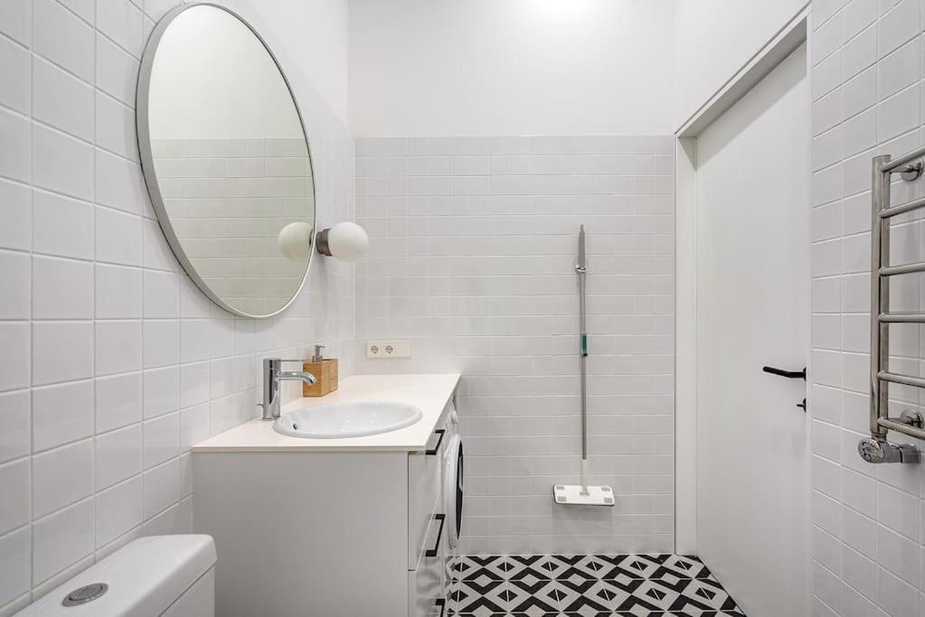 Spacious 2-Bedroom Flat In Old Town By Urban Rent ヴィリニュス エクステリア 写真
